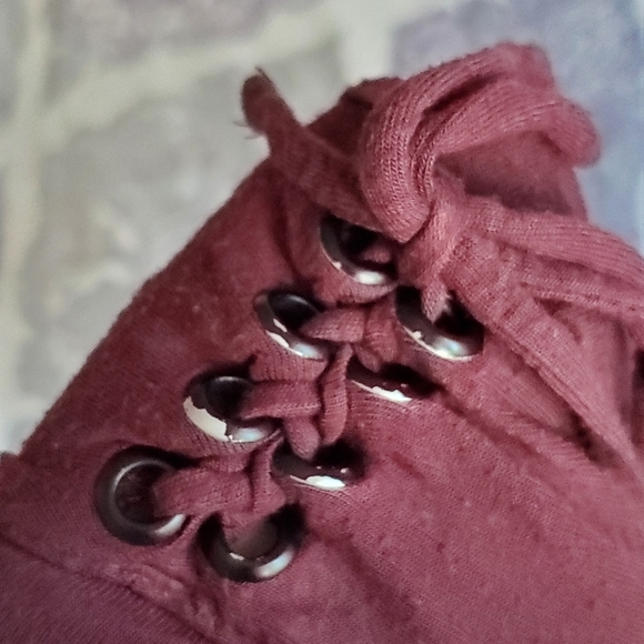 Cute burgundy T-shirt - Picture 3 of 3